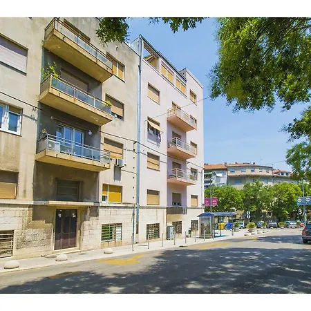 Shades Of Grey 아파트 스플리트