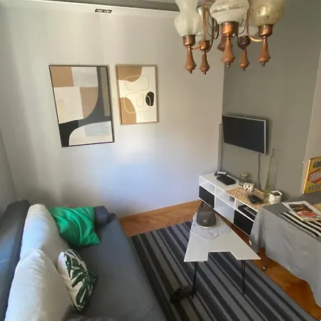 Shades Of Grey Apartment Split